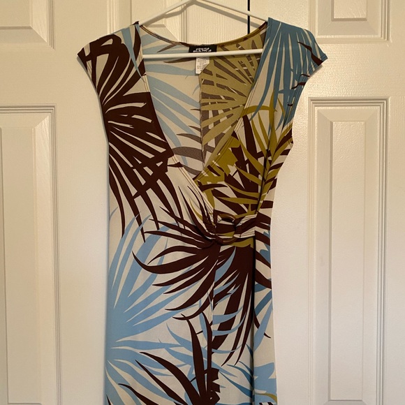 Fitted tropical wrap dress - Picture 2 of 5